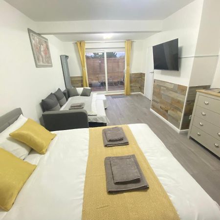 Gatwick Studio Horley Kültér fotó